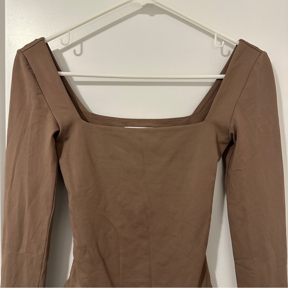 Aritzia Babaton Contour Square Neck Long Sleeve Brown Tan Bodysuit Size XXS - Picture 6 of 11